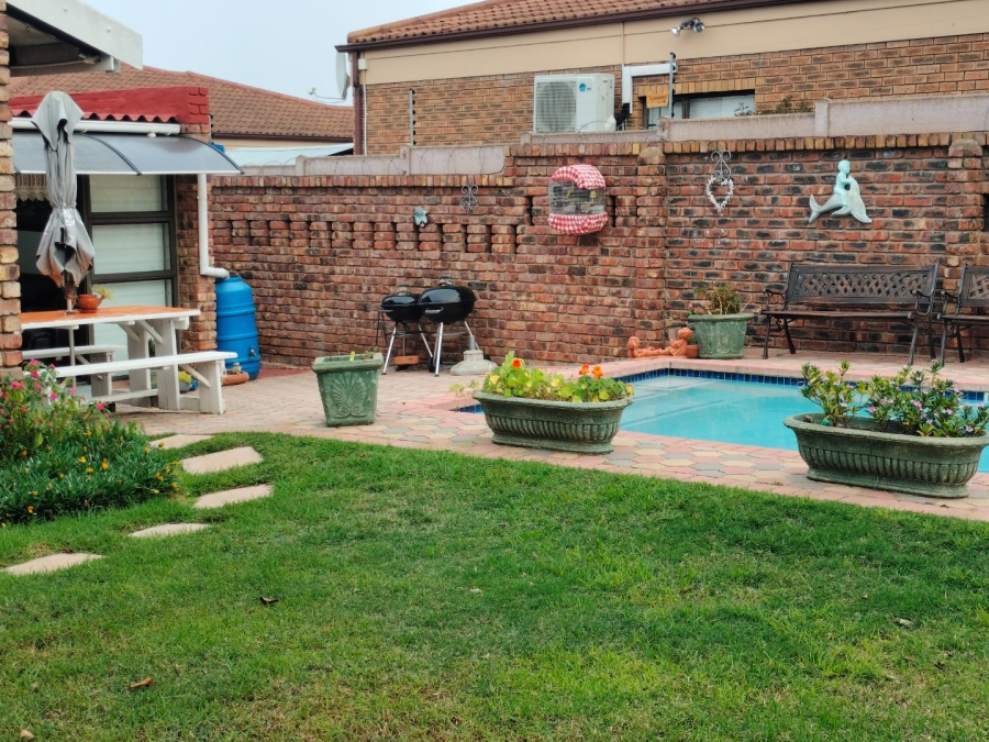 3 Bedroom Property for Sale in Deoville Park Western Cape